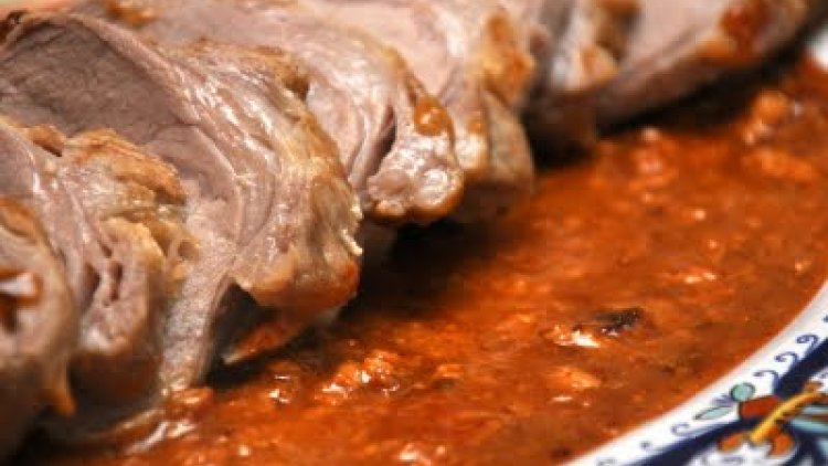 Le fond brun est un bouillon réalisé à partir d'os de Veau, Boeuf et Moelle.