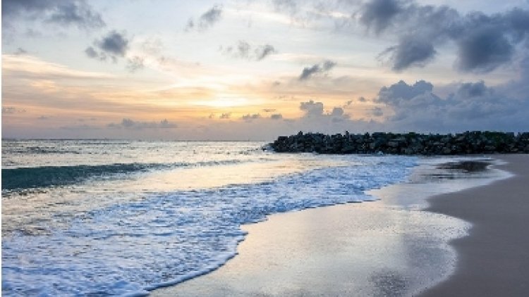 Nous venons de tous les horizons...mais l'humour est universel !pour faire mémoire...voici la définition de l' horizon:(internet et  Larousse )et voici la mienne:
Sur un lit de nuages,
Aux couleurs du voyage,
Reposent les chimères, 
De gouvernés amers, 
Envahis par le doute, 
Sur le vent de la route !
Oderay

