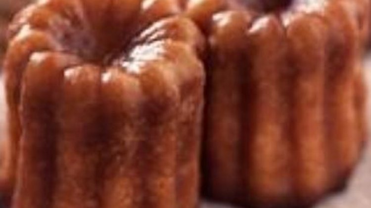 UTILISEZ DES MOULES TRADITIONNELS EN CUIVRE POUR OBTENIR
UNE COQUE PLUS CRACANTE ET UN COEUR MOELLEUX SINON EN
SILICONE C'EST BIEN AUSSI