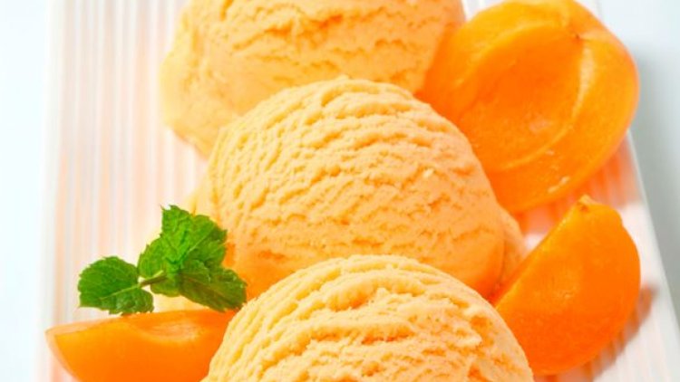 quoi de meilleur avec ces chaleurs, après le repas ou n'importe quand, qu'une bonne glace maison avec les abricots du soleil !