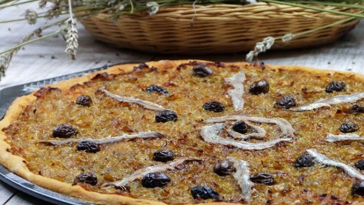 la pissaladière est une recette du sud, je la fais pour des amis, mais personnellement n'en suis pas fan à cause des anchois. à chacun ses goûts