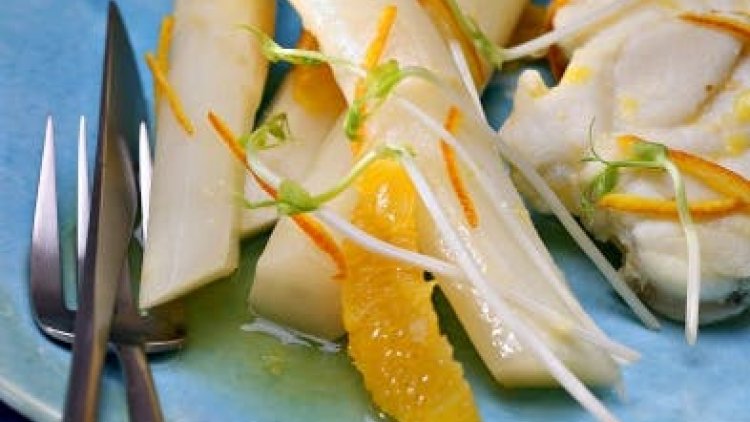 L' asperge ... ce délicat légume, c'est l'un des rares à bénéficher encore d'une cueillette à la main.