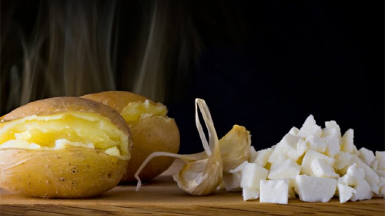          ET POURQUOI NE PAS RAPER UN PEU DE TRUFFE
         SI VOUS EN AVEZ ? C'est un UN BON PETIT PLUS !