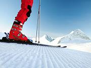De réputation, c'est l'une des plus belles stations de ski d'Europe. Pourquoi ne pas aller vérifier soi-même ?
170 kilomètres de pistes de descente, et plusieurs autres centaines de kilomètres de pistes de ski de fond et chemins de promenade.
Station de sports d'hiver mythique dans le monde du ski international, Kitzbühel accueillerait des glisseurs depuis 1892. La ville, nichée dans les Alpes du Tyrol depuis sept siècles, se veut celle de "toutes les légendes".
