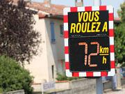 Le "palmarès 2011" des radars de France vient de sortir. Et l'année fut encore un "grand cru" en la matière.
Vous faites peut-être partie du lot : en tout, 13 millions de flashs ont été distribués aux automobilistes l'an dernier sur les routes françaises. Selon Auto Plus, c'est un million d'éclairs en plus par rapport à l'année précédente. Cette moisson prolifique serait à attribuer au "quasi doublement des flashs" des radars de feux rouges.
