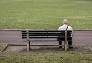 La solitude concerne de plus en plus de Français : les personnes les plus âgées, mais aussi les plus jeunes. Au total 12% seraient touchés en 2013. Selon l’enquête de la Fondation de France, elle touche 1 million de personnes supplémentaires.
