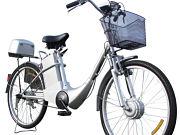 Le vélo électrique est en train de se développer, surtout dans les villes.
Comment ça marche ?
Le vélo à assistance électrique, c’est un vélo avec une batterie. Pour actionner le moteur, il suffit de pédaler. Et dès que vous arrêtez, le moteur se coupe, sécurité oblige. La vitesse est stable, rien ne sert de pédaler plus vite.
Attention : il faut penser à charger la batterie.
