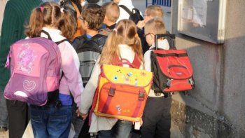 
Depuis 2013 la réforme des rythme scolaires est mise en place. Récemment, la mairie de Lille vient de mettre en ligne un questionnaire sur le sujet qui fait débat dans la ville. 