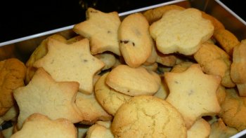 Chef monique nous revient encore et partage sa recette de biscuits secs...