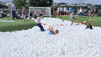 
Marisol Touraine a décidé de lutter massivement contre le tabac, cela se traduit ainsi par une nouvelle interdiction valable dans les aires de jeux. Pour protéger les plus jeunes du tabagisme passif, cette addiction sera interdite.