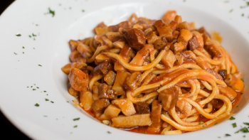 Les spaghetti all’amatriciana : la solution des italiens pour soutenir les victimes du séisme qui a frappé le pays.