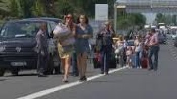 

Si la grève des chauffeurs de taxi entraîne le mécontentement des résidents locaux, elle n’est pas perçue de la même façon par les touristes. Certes, ils ne s’en réjouissent pas, mais gardent agréablement le sourire. Un sourire pour la France !
