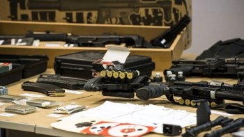 Le trafic d'armes prend des proportions inquiétantes dans le monde et en particulier en Europe, sous nos yeux et à la barbe des autorités. Que pensez- vous qu' il soit possible de faire pour endiguer de fléau afin de sécuriser la vie de tous les jours des personnes et assurer un minimum de confiance dans les autorités compétentes ?
