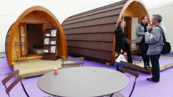 L'une des tendances pour l'été 2016 sera de passer ses vacances dans un endroit atypique, un hébergement à mis chemin entre une tente et un mobil-home inspiré des lodges en Afrique.
