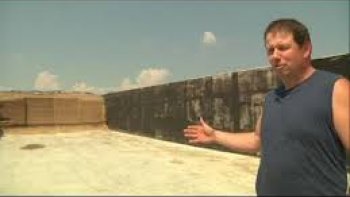 La sécheresse inquiète fortement les éleveurs et le constat est amer pour nombreux d’entre eux. En effet, à pareil époque, l’herbe devrait être verte, alors que cette année, les fortes chaleurs dessèchent les champs qui ne permettent plus de nourrir le troupeau.