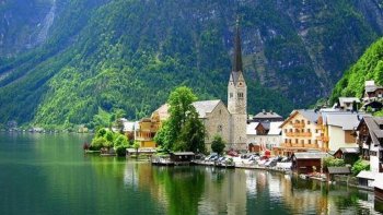 L'AUTRICHE est un charmant pays, pour y être allée dans les années 80,  j'ai le
souvenir déjà lointain de jolis endroits restés en mémoire.