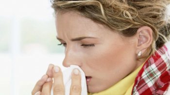 
Si les températures clémentes de ce mois de décembre ont retardé l’épidémie de grippe, celle-ci arrive néanmoins. En outre, les écarts de températures provoquent une augmentation des rhumes, des otites et des bronchites.