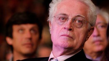 Les obsèques du socialiste, ancien chef d'état portugais Mario Soares rassemble deux personnalités politiques françaises : Lionel Jospin et Harlem Désir.