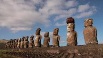Située dans le sud-est de l'Océan Pacifique, l'île de Pâques se trouve à des milliers de km des îles chiliennes et de Tahiti. C'est un endroit magique que vous prendrez beaucoup de plaisir à visiter pour son patrimoine naturel et archéologique exceptionnel et son écriture océanienne.