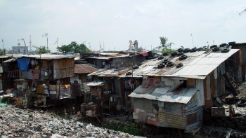 Les huit personnes les plus riches du monde possèdent autant de richesses que la moité la plus pauvre de l'ensemble de la population et cette inégalité a tendance à s'accroître. 