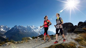 
Passer ses vacances d'été en Savoie Mont-Blanc permet de profiter d'un large éventail d'activités touristiques. Ainsi qu'on soit grand ou petit, figurent au menu d'un séjour dans cette belle région de la France en période estivale sports aériens, parcours aventure, sport d'eau vive, via ferrata ou encore escalade.