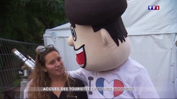 Première destination touristique du monde, la France séduit chaque année des millions de visiteurs de tous pays. Avec 85 millions de visiteurs l’an dernier, notre beau pays a tout intérêt à soigner l’accueil de ses visiteurs.