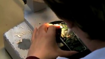 Les réserves naturelles d'indium, de palladium, ou encore de zinc s'épuisent, alors que la demande ne faiblit pas. Une grande partie de l'économie dépend de ces matériaux, dits stratégiques. Recycler ces matériaux est donc devenu un enjeu majeur.