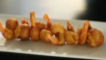 Parfait pour une entrée ou un apéritif, ces beignets de crevette au curry très simples et rapides à préparer feront fureur auprès de vos convives !