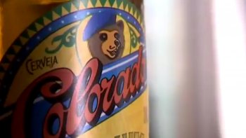 A Ribeirão Preto, la ville d'accueil des Bleus au Brésil, un brasseur a créé une bière franco-brésilienne en l'honneur de l'équipe de France. Houblon d'Alsace et farine de manioc composent cette nouvelle recette. Cette boisson à la base créée "exclusivement pour la Coupe du monde" pourrait bien être commercialisée" pour le reste de l'année et même pour toujours"...