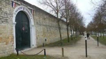 
Alors que la France est restée meurtrie des attentats de janvier contre la rédaction de Charlie Hebdo, plusieurs projets terroristes devaient être organisés sur le territoire français.