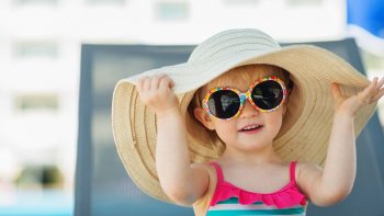 L'été est à peine arrivé et le soleil s'est enfin décidé à pointer le bout de son nez : chacun a sa manière de se protéger mais quelles sont les véritables solutions pour lutter contre ses effets nocifs ?