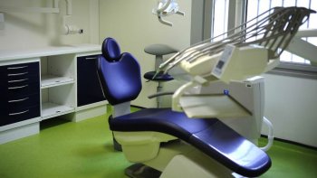 
Alors que la mission principale d'un professionnel de santé est de soigner sans distinction ses patients, il semblerait que ce principe ne soit pas respecté par une grande majorité des dentistes de l'hexagone.