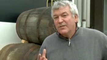 Ce jeudi 18 septembre les Écossais voteront pour dire oui ou non à l'indépendance. Selon les derniers sondages, les deux camps sont au coude à coude. Les producteurs de whisky, produit phare de la culture écossaise, sont aussi divisés.