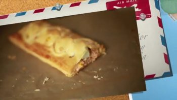 Réalisons ensemble une entrée sympathique et facile à réaliser : un feuilleté de saumon, avec du riz basmati, et plein de bonnes choses...