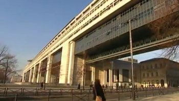 Le gouvernement français a confirmé mercredi que le déficit budgétaire serait bien de 4,1% du Produit intérieur brut en 2015 et que ce déficit sera ramené largement en dessous des 3% en 2017. 