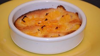 Ce dessert est très raffiné et facile à réaliser. Avec la même base, vous pouvez
préparer des gratins de fraises, de pêches ou d'abricots.