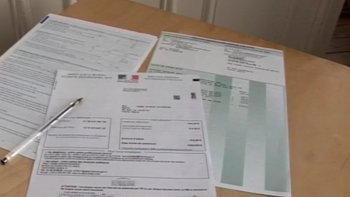 Manuel Valls a annoncé, dimanche, qu'environ 650 000 ménages seront exonérés de l'impôt sur le revenu grâce à la revalorisation de son barème le plus bas. Il y a deux ans, sous Nicolas Sarkozy, ces centaines de milliers de ménages s'étaient retrouvés imposables du fait du gel du barème. L'objectif du Premier ministre est aujourd'hui d'inverser la tendance: la mesure concernerait les salariés touchant 1,2 à 1,3 fois le Smic, soit entre 1 730 et 1 880 euros bruts.