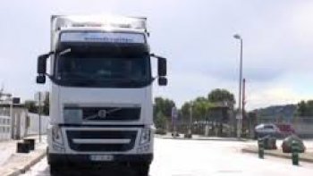 Après le covoiturage, voici le cocamionage. Ce nouveau concept qui séduit de plus en plus de passagers à la recherche d’un mode de transport permet de voyager dans la cabine des camions. En route !