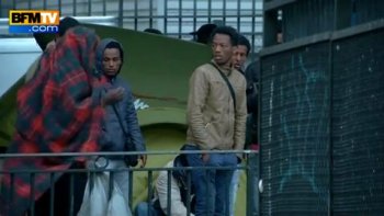 Des migrants originaires du Soudan avaient occupé une caserne désaffectée à Paris près de la Gare de l’Est. Ils en ont été chassés par les forces de l'ordre mais ont été relogés le soir-même dans un centre d’hébergement d’urgence.