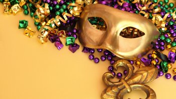 Le Mardi gras est la journée festive qui précède le mercredi des Cendres, marquant le début du Carême. C'est donc un jour de fête dont la date est fixée 47 jours avant la Pâques. Elle marque la fin de la « semaine des sept jours gras » (autrefois appelés jours charnels).
