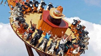 
L’Apache, la nouvelle attraction du Papéa Parc, le parc d’attraction d’envergure du Mans, connait un début très encourageant. Ce manège attire en ce moment un grand nombre de personnes et dispose d’un principe très simple, procurant de grandes émotions. 