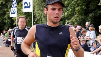 
Des mois après le terrible crash de l'avion de la Germanwings, les révélations sur le pilote suicidaire continuent d'affluer et dressent un état des lieux édifiant sur Andreas Lubitz. Plus rien ne vient étayer à présent la thèse d'un coup de folie passagère. Son acte était définitivement délibéré.