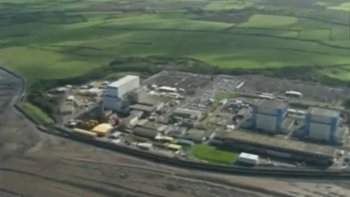 La Commission européenne approuve le projet contesté de centrale nucléaire d'EDF en Grande-Bretagne. La construction de deux réacteurs de nouvelle génération EPR à Hinkley Point, au sud-ouest de l'Angleterre coûtera environ 31 milliards d'euros.