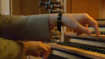 C'est un festival hors normes qui a lieu à Bruxelles, celui des Grandes Orgues. La troisième édition du festival Ars in Cathedrali se poursuit jusque mardi à la Cathédrale Saints-Michel et Gudule. Parmi les musiciens, Xavier Deprez, un des organistes principaux du lieu. Actif depuis 22 ans, il officie tous les dimanches à la messe. Grand moment pour lui, le mariage de Philippe et Mathilde.