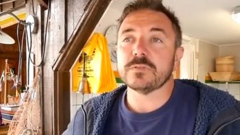 Une algue naturelle, mais toxique, s'est invitée dans le Bassin d'Arcachon. Les huîtres sont donc interdites à la consommation: un manque à gagner important pour les ostréiculteurs. Par jour, cela représente plusieurs centaines d'euros. Pour éviter la contamination, 34 ostréiculteurs du Bassin sur 300 ont choisi le circuit fermé. Ce système coûte entre 10 000 et 15 000 euros selon la taille de l'installation.