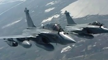 Le Rafale de Dassault serait en phase d'être rentabilisé grâce à Tamim Ben Hamad Al Thani, huitième émir du Qatar. En visite lundi à Paris, il aurait l'intention d'entrer en négociations exclusives avec le groupe Dassault Aviation, et d'acheter 72 exemplaires du Rafale.
