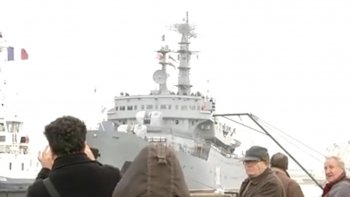 Les quelque 400 marins russes venus récupérer le premier navire militaire de type "Mistral" vendu par la France, ont quitté jeudi le port de Saint-Nazaire sans le bâtiment...