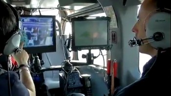 Le phénomène du vol à la portière explose depuis quelques années. Face à la recrudescence de ces incidents en région parisienne, les forces de l'ordre ont pris leurs dispositions. Dans les airs, un hélicoptère survole l'A1, l'une des autoroutes les plus embouteillées, et surveille attentivement les motards qui se faufilent entre les voitures. Au sol, les motards de la police se tiennent prêts à intervenir. La semaine dernière, ce dispositif a permis d'interpeller trois malfaiteurs en flagrant délit.