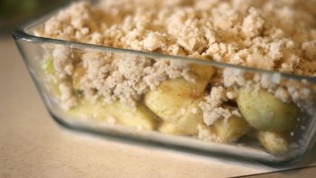 VOUS POUVEZ ACCOMPAGNER CE DÉLICIEUX DESSERT DE CONFITURE DE FRUITS ROUGES OU D'UN PETIT COULIS DE GROSEILLES