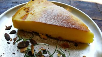 Il s'agit d'une vieille recette Italienne   " Dolce Antico "  . Originaire de Toscane. Il est simplissime à préparer.